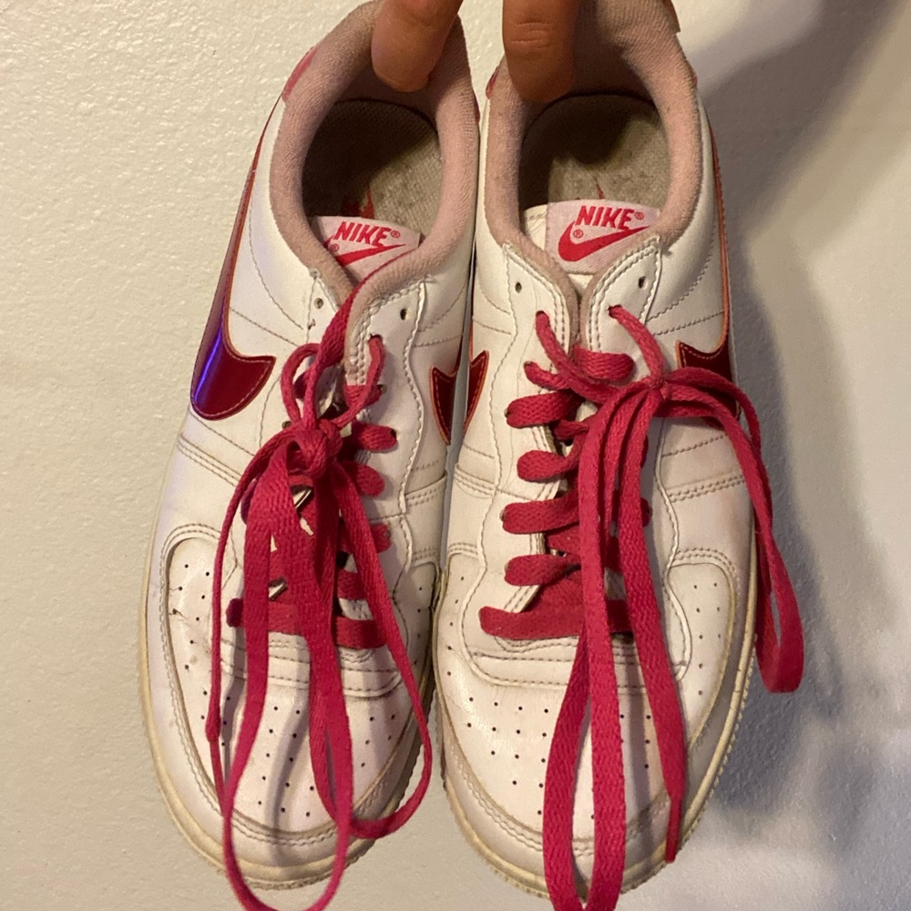 Pink Nike vintage shoes